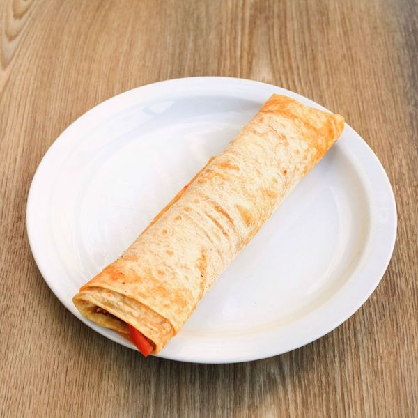Haşlanmış Yumurtalı Salamlı Domatesli Peynirli Katmer Dürüm