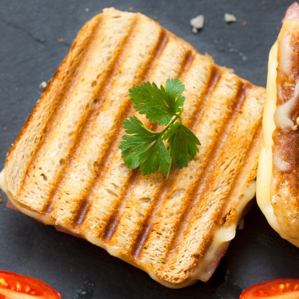 Katmer Arası Dana Sucuklu Tost